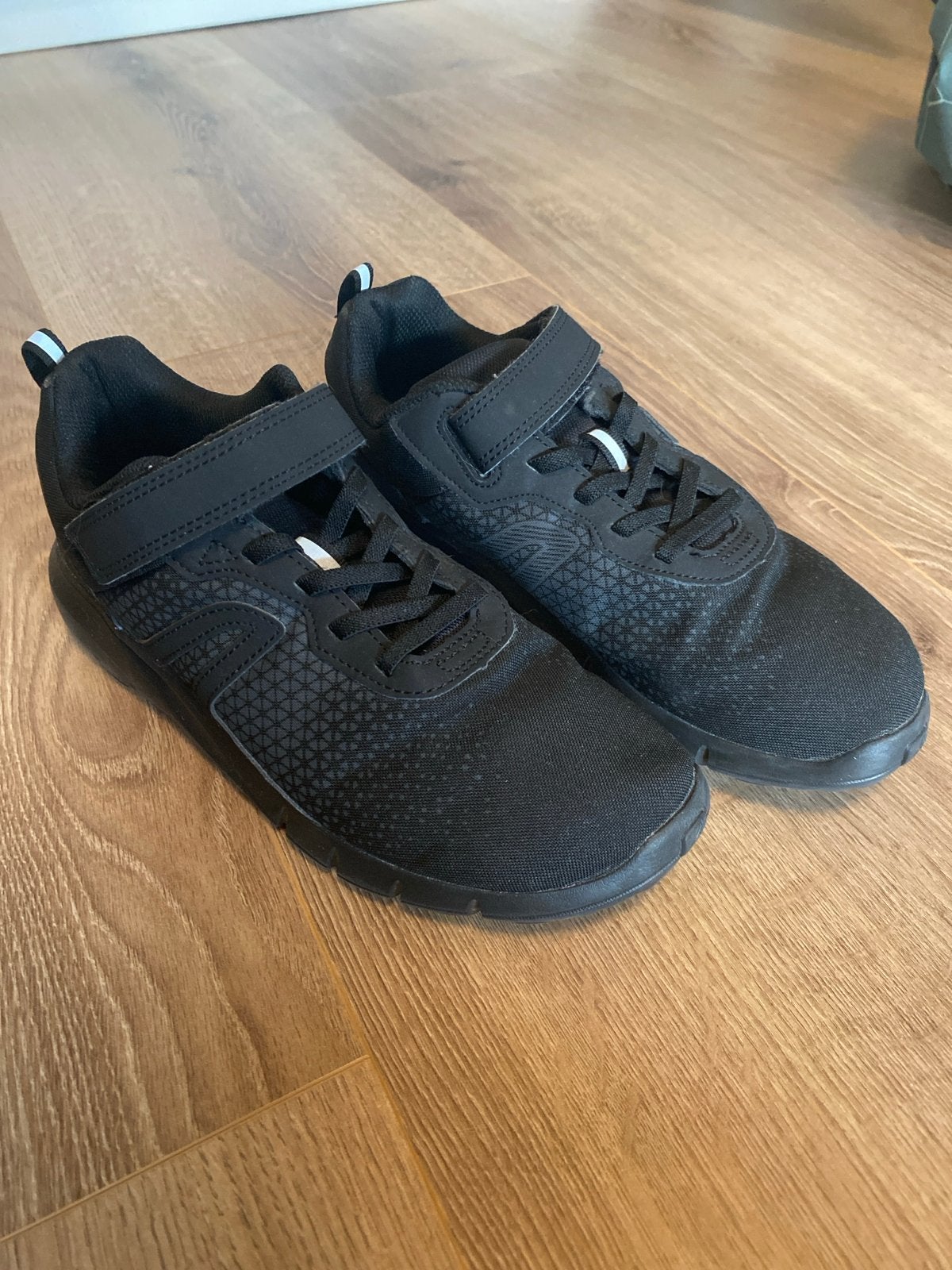 Newfeel zwarte sneakers maat 39 Decathlon, Ophalen of Verzenden, Zo goed als nieuw, Zwart