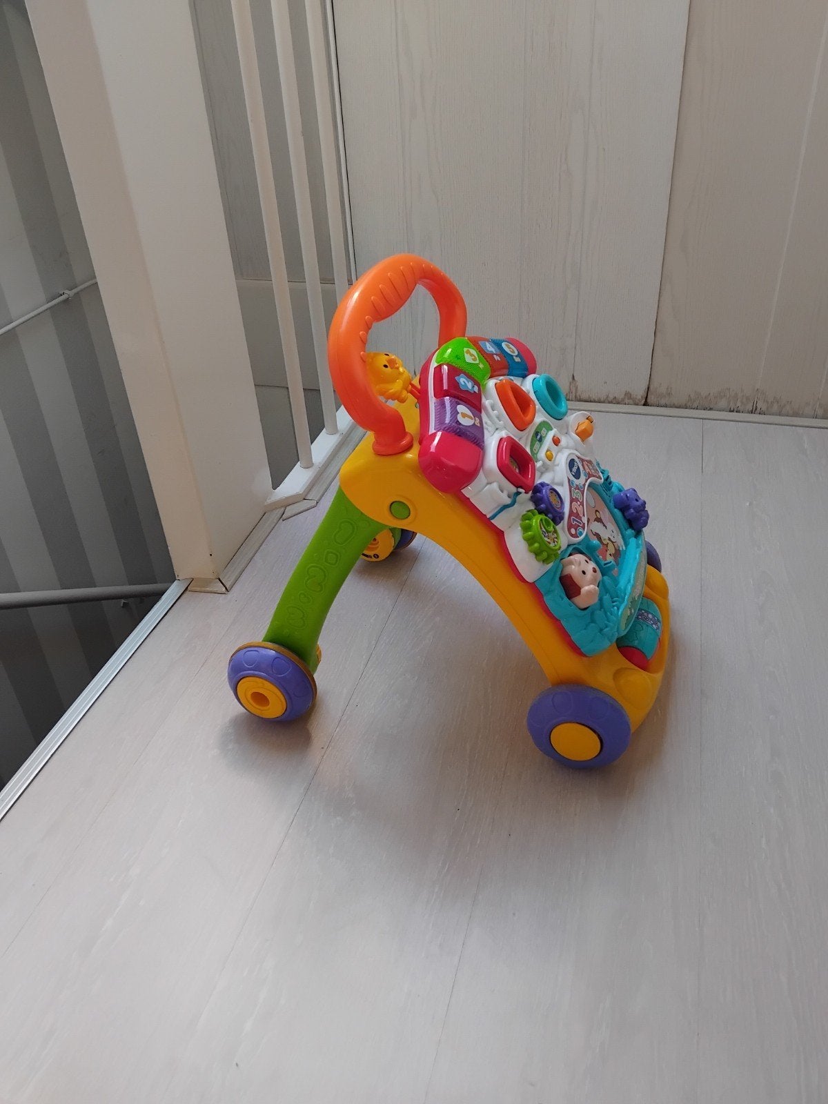 Vi-Tech loopwagen., Ophalen, Zo goed als nieuw, 6 maanden tot 2 jaar