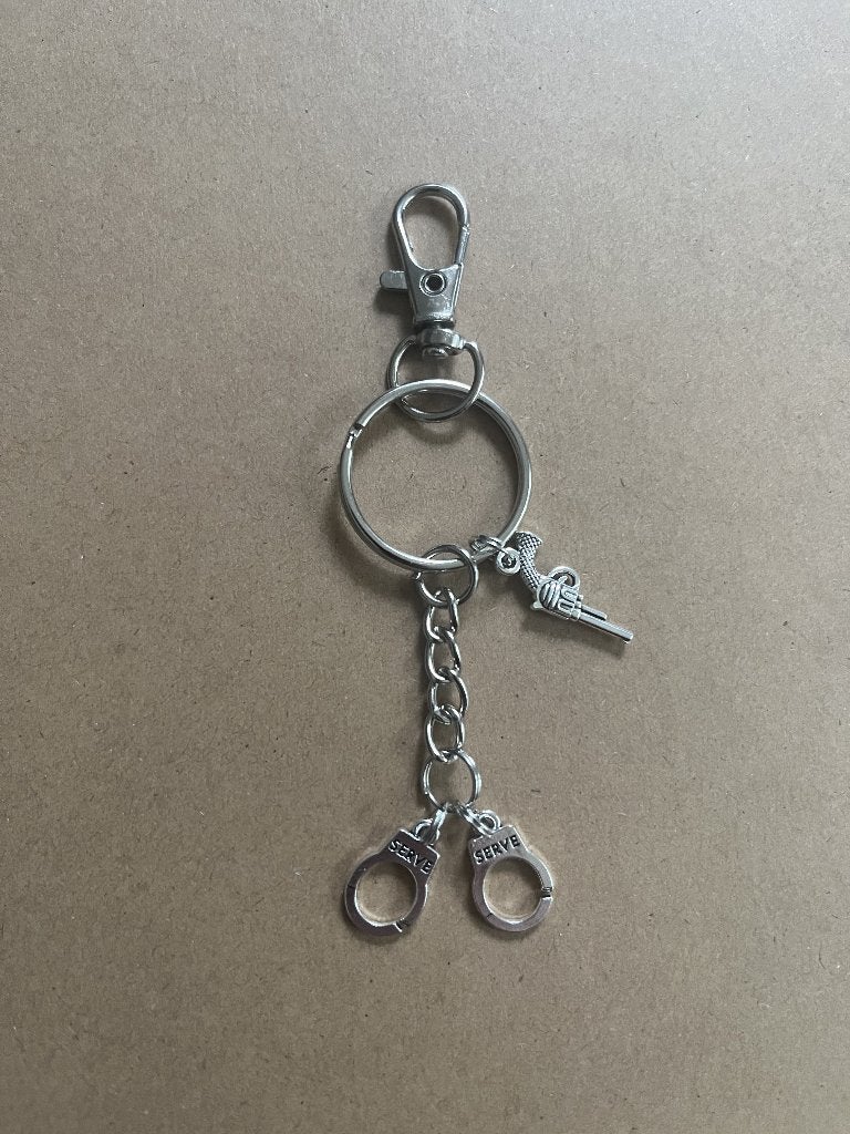 Sleutelhanger 2 handboeien en een pistool met musketonhaak, Ophalen of Verzenden, Nieuw, Overige typen