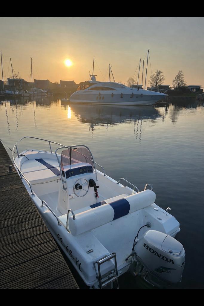 Sportboot Honda 50PK + trailer en is vaarklaar, Watersport en Boten, 50 pk of meer, Ophalen of Verzenden, Zo goed als nieuw, Snelvarend