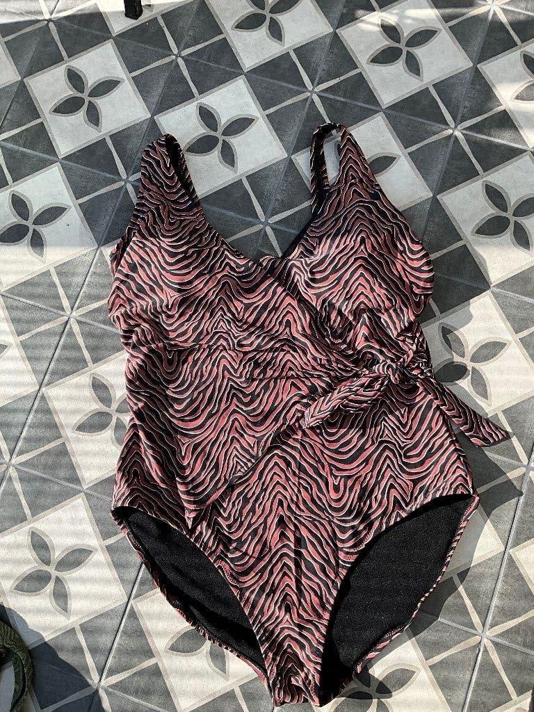 Beachwave corrigerend badpak met overslag Maat 38F, Zwart, Nieuw, Badpak, Ophalen of Verzenden