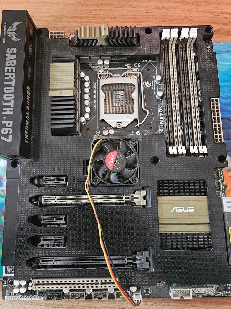 ASUS SABERTOOTH P67 Moederbord - Werking Onbekend, Computers en Software, Moederborden, DDR3, Ophalen of Verzenden, Niet werkend
