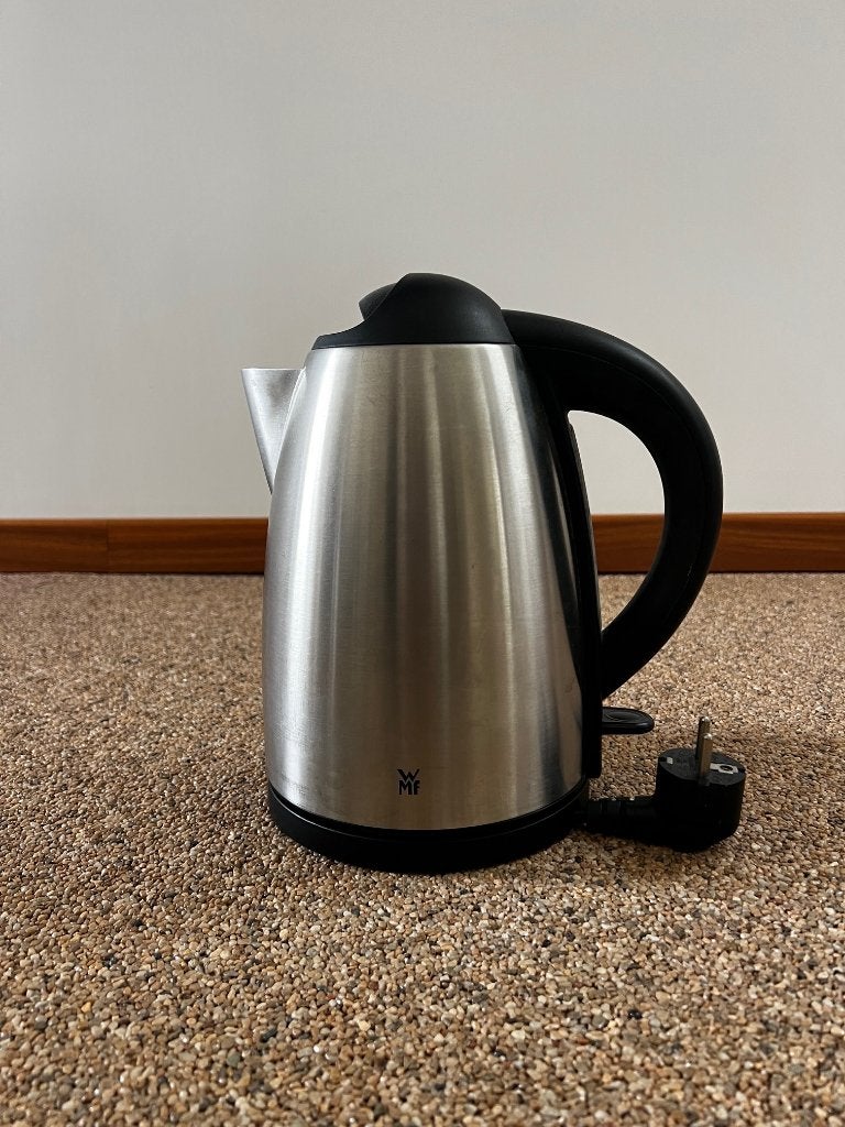 WMF Bueno Waterkoker – RVS – 1.7 Liter – 2400W, 1 tot 2 liter, Ophalen of Verzenden, Gebruikt, Draadloos