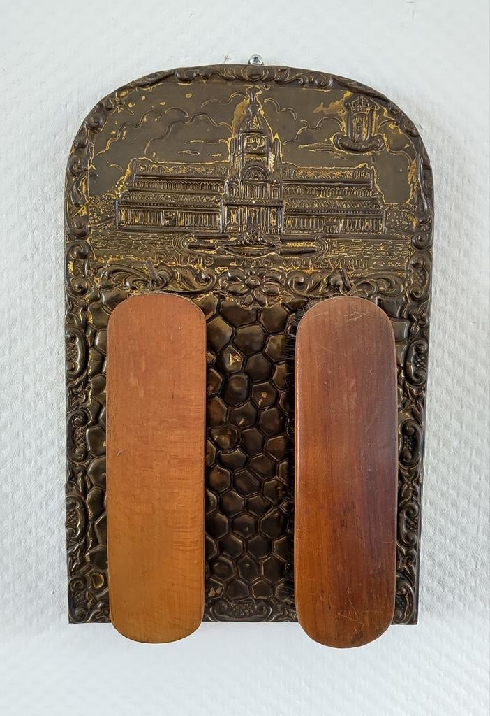Antieke set kledingborstels op latoen koper bord, Antiek en Kunst, Ophalen of Verzenden, Koper
