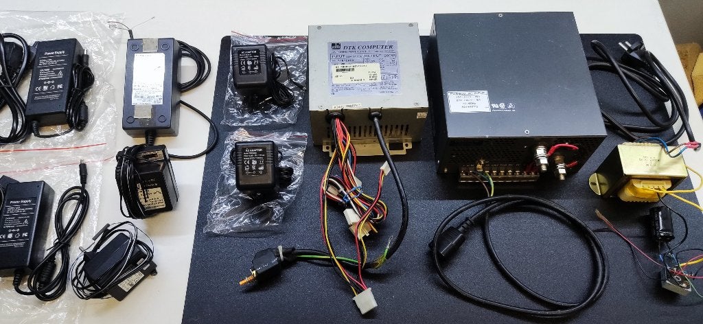 Verzameling voedingen en adapters, Ophalen, Gebruikt