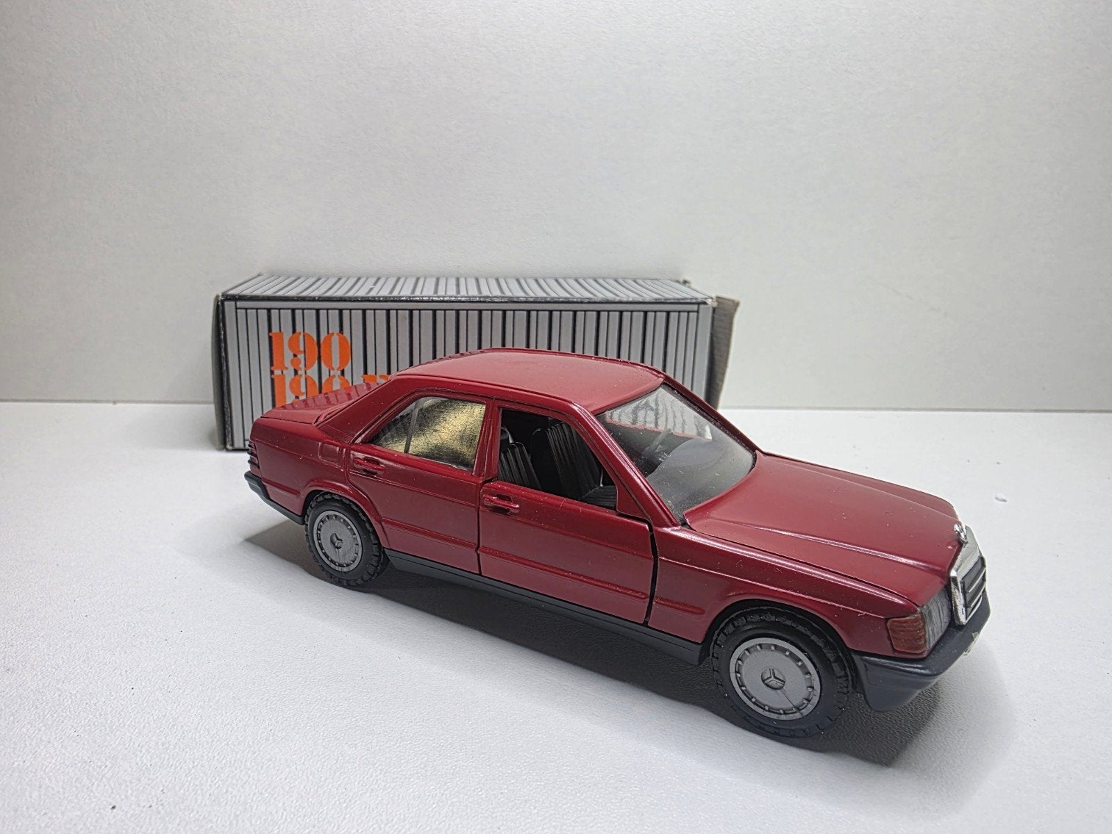 mercedes 190e, Ophalen of Verzenden, Zo goed als nieuw, Bus of Vrachtwagen