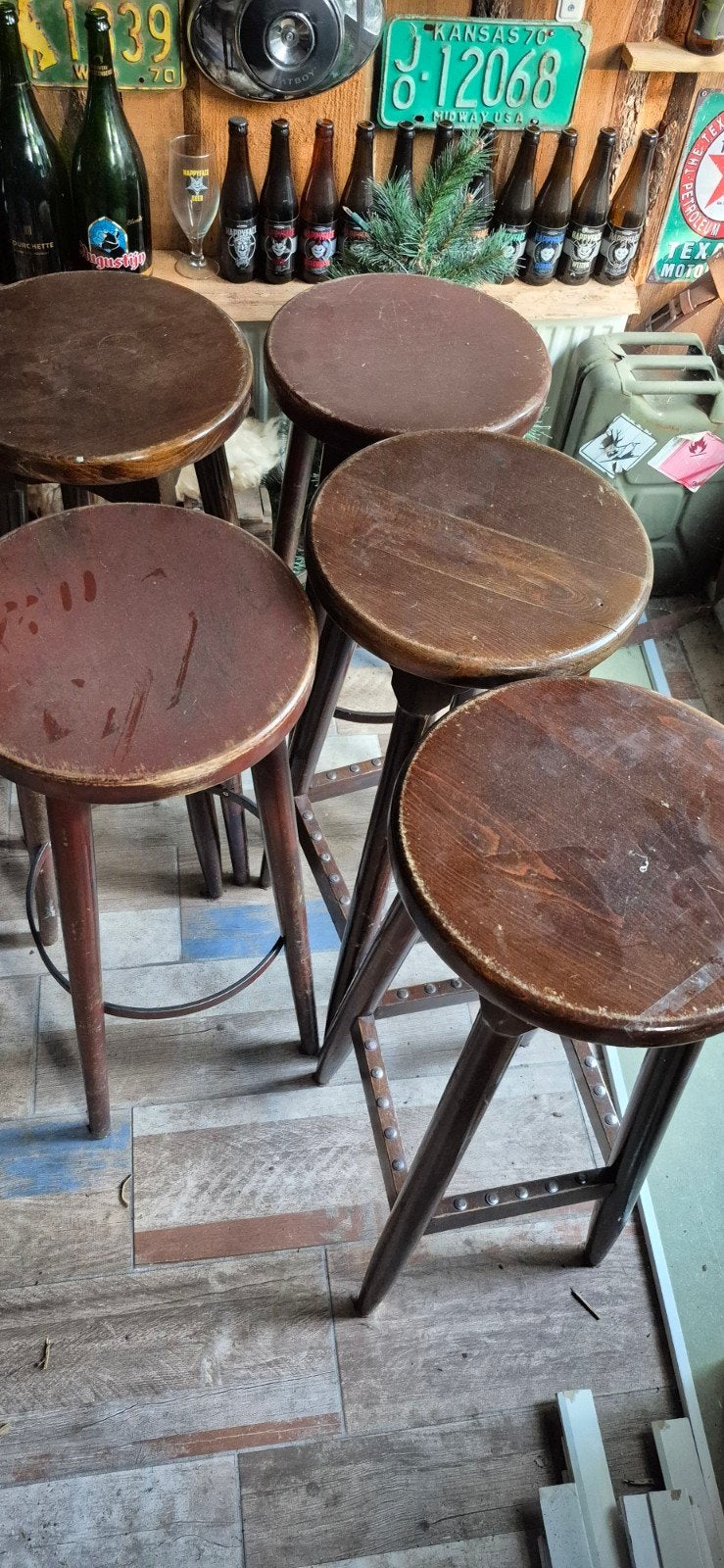 Set van 5 vintage houten barkrukken, Huis en Inrichting, Ophalen, Met voetsteun, 60 tot 90 cm, Hout