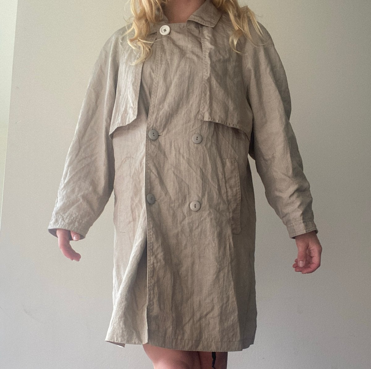 Lichtgewicht beige trenchcoat, Ophalen of Verzenden, Zo goed als nieuw, Maat 38/40 (M), Beige