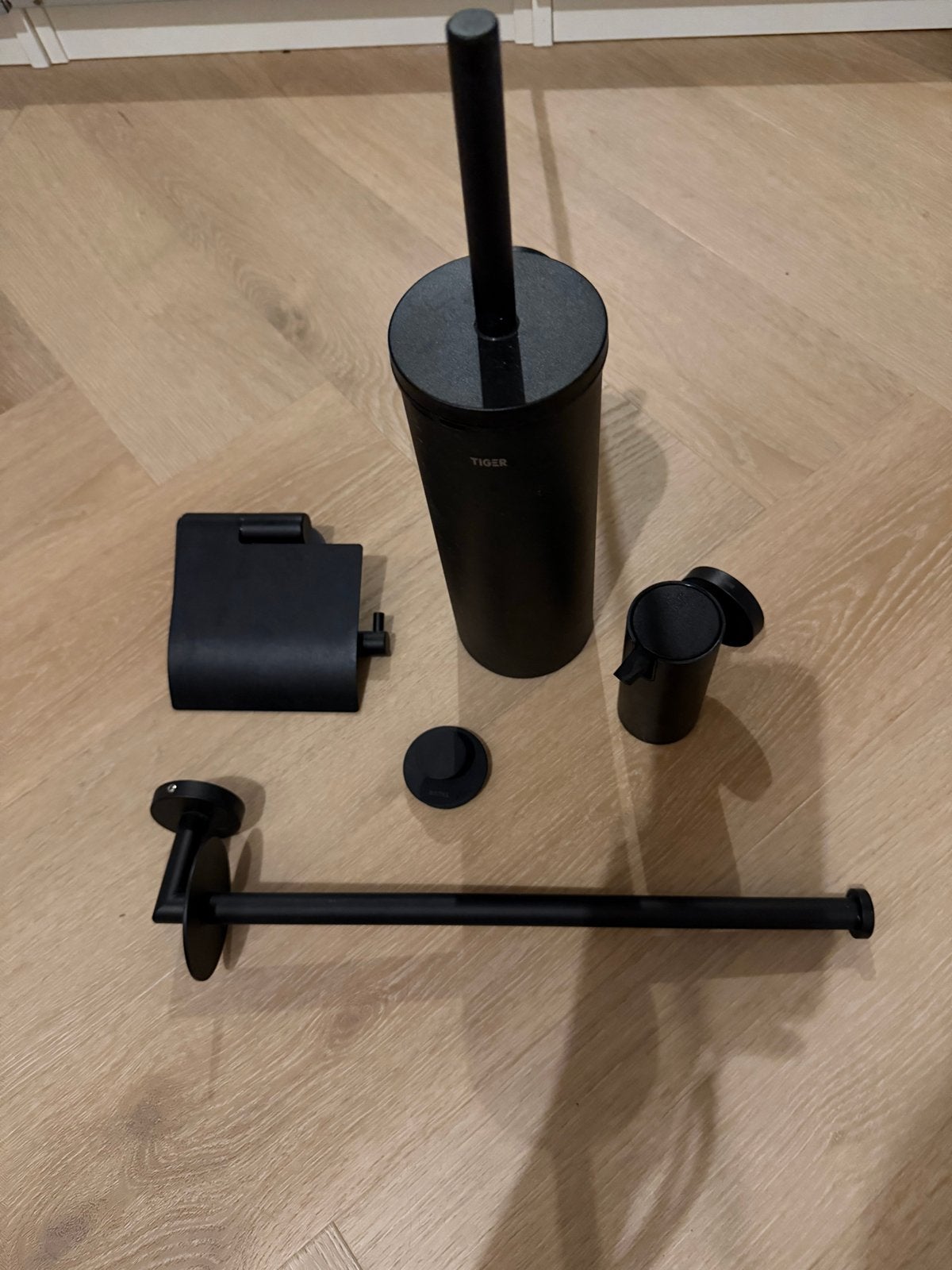 Tiger Boston WC-set - Zwart, Zo goed als nieuw, Ophalen, Toilet-accessoire, Overige merken