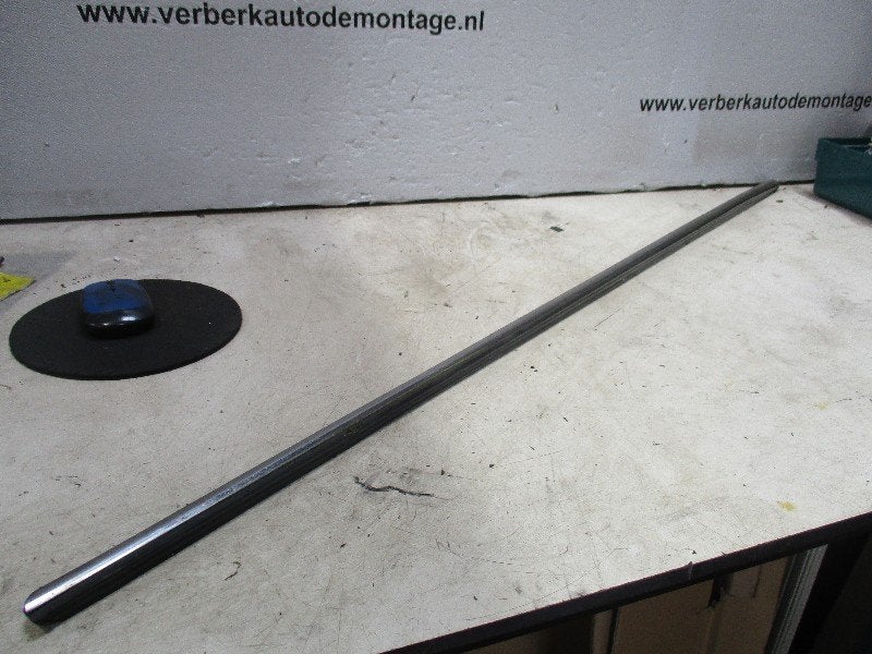 Sierlijst Spatbord Rechts Voor Mercedes-Benz /8 (W115) 1972, Gebruikt, Mercedes-Benz AG, Mercedes-Benz, Mercedesstraße 120, Stuttgart 70372, , Duitsland
