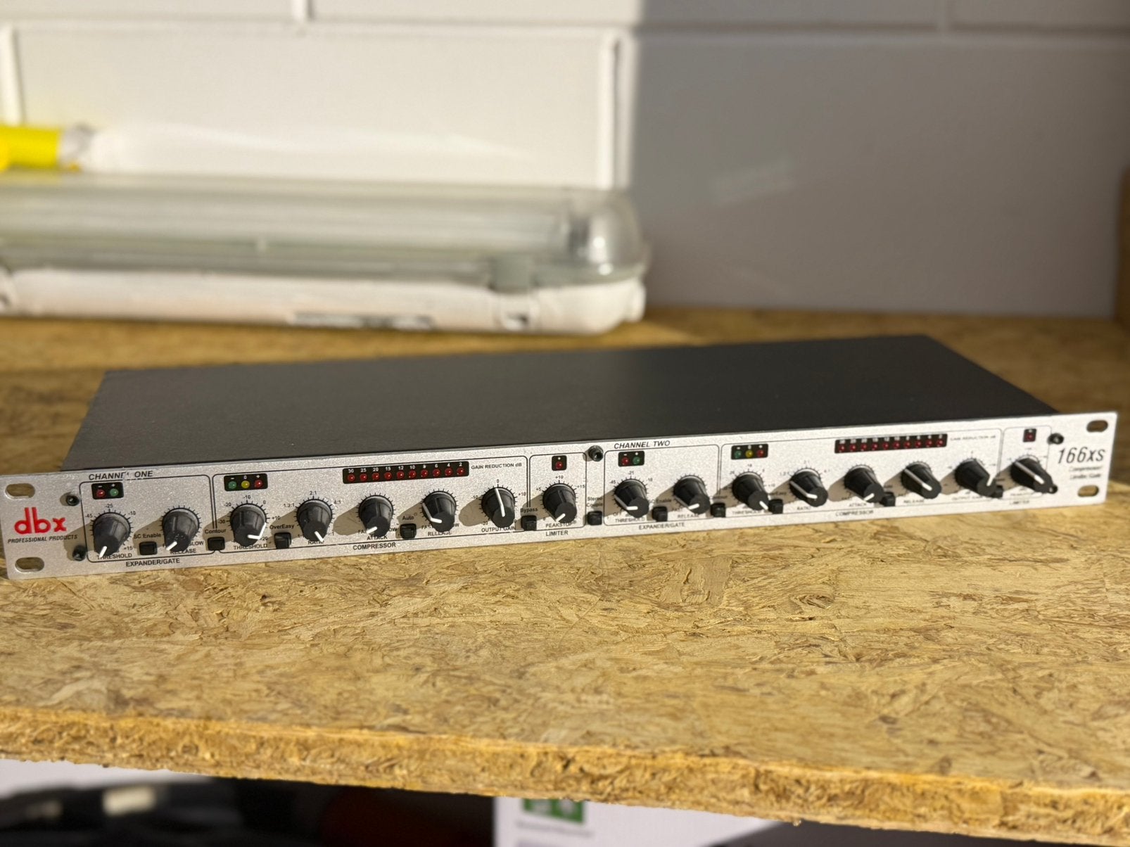 DBX 166XS Dual Compressor / Limiter / Gate, Muziek en Instrumenten, Effecten, Ophalen, Zo goed als nieuw, Compressor