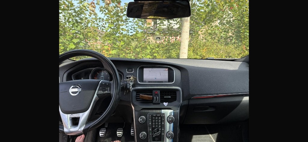 Volvo V40 1.6 D2 R-design 2013 Wit, Voorwielaandrijving, Euro 5, Zwart, 4 cilinders