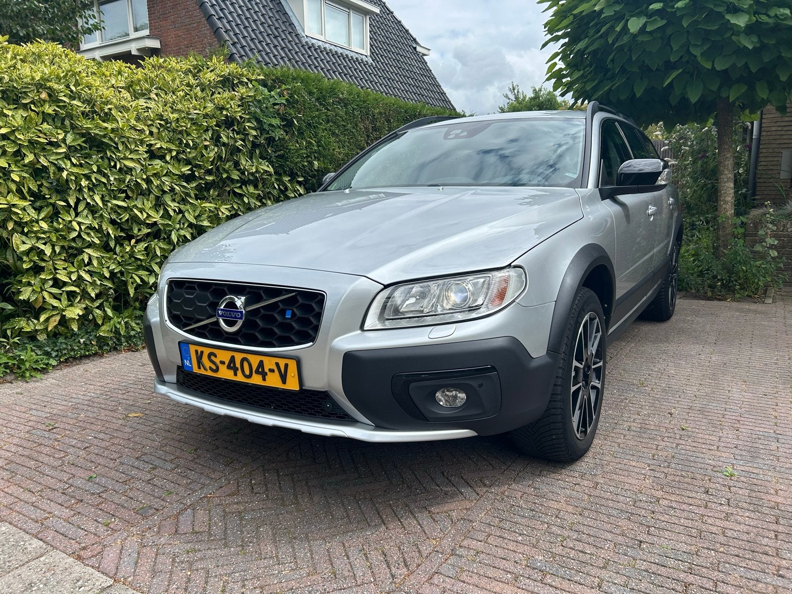 Volvo XC70 2.4 D4 AWD Geartronic 2016 Grijs, Auto's, Volvo, Automaat, 1694 kg, 197 €/maand, 181 pk