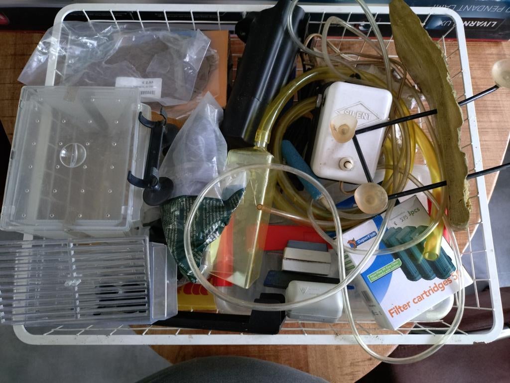 Rek vol aquarium accessoires, Ophalen, Overige typen