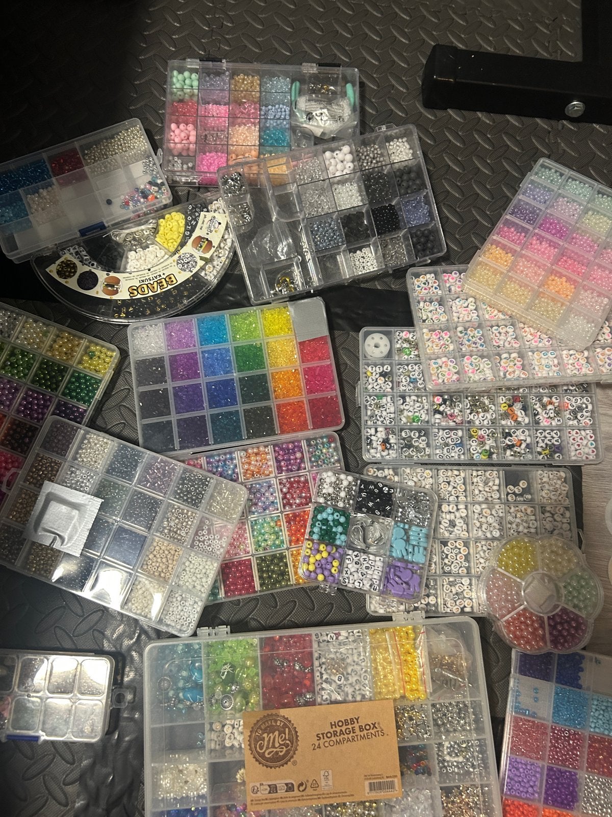 Grote collectie letterkralen en elastiek draad, Ophalen, Gebruikt, Kraal