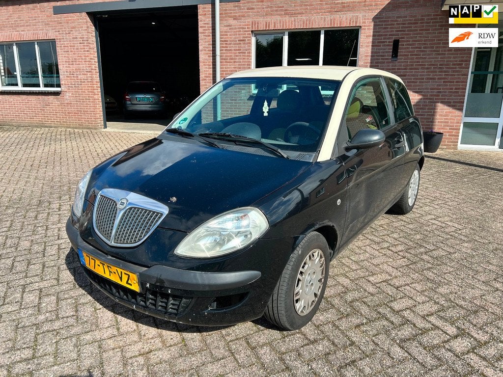 Lancia Ypsilon 1.2 // inruilkoopje //Airco //APK 1-12-2026, Auto's, Lancia, Voorwielaandrijving, Elektrische ramen, Gebruikt, Zwart