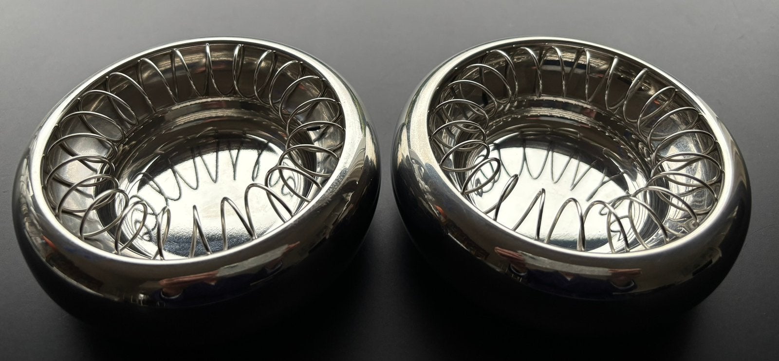 Alessi Spirale asbak, 2 stuks, Gebruikt, Ophalen of Verzenden, Metaal, Industrieel