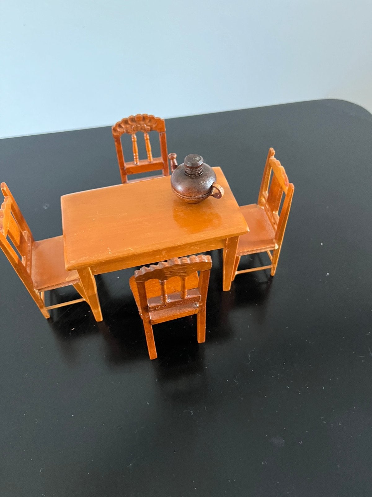 Poppenhuis eetkamerset 4 stoelen en tafel hout, Verzamelen, Poppenhuizen en Toebehoren, Ophalen of Verzenden, Zo goed als nieuw