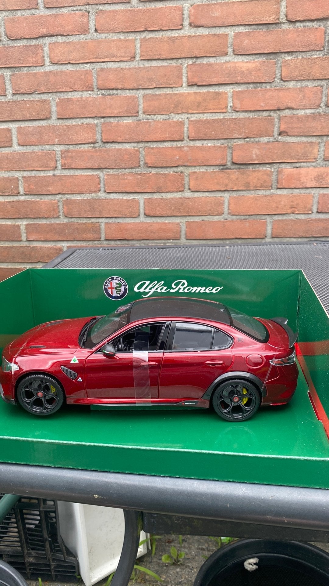 Mooi Model Alfa Romeo 1/18, Ophalen of Verzenden, Zo goed als nieuw, Bburago