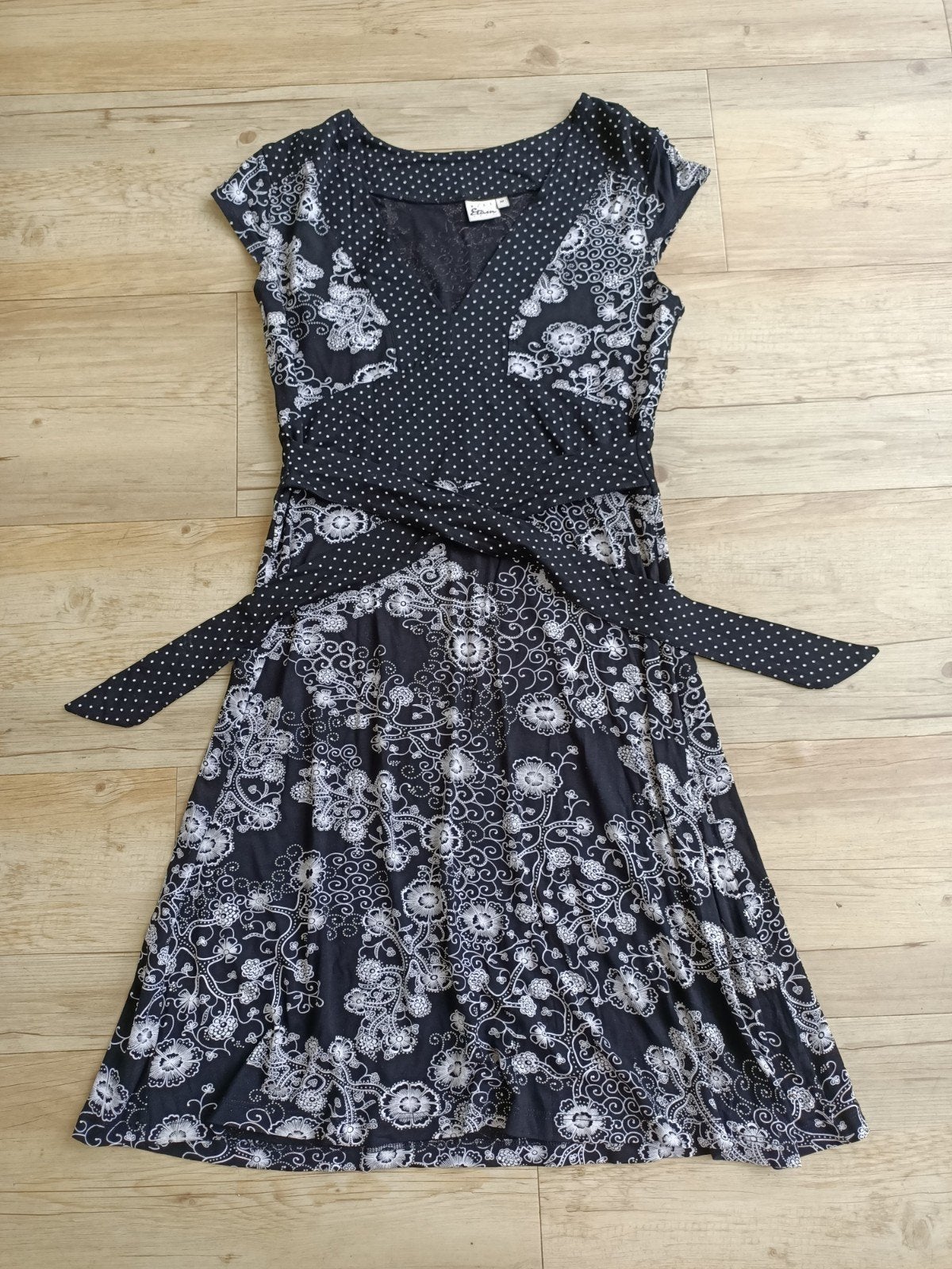 Miss Etam Zwart wit jurk met Bloemenprint en Stippen maat M, Maat 38/40 (M), Zwart, Ophalen of Verzenden, Zo goed als nieuw