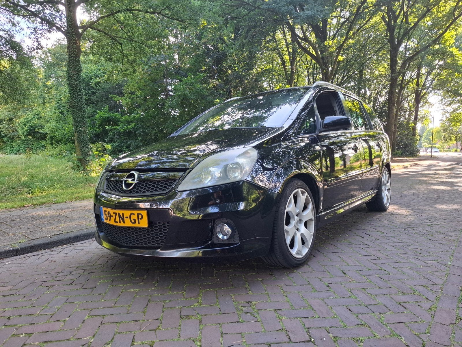 Opel Zafira 2.0 Turbo OPC 2006, nwe apk, motor en bak 100%., Voorwielaandrijving, 1998 cc, 4 cilinders, Zwart