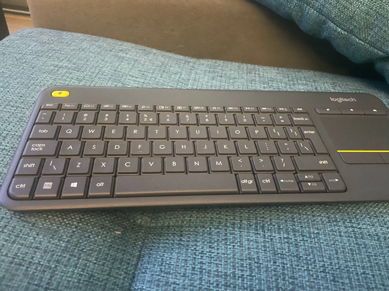 Logitech K400+ z.g.a.n. Draadloos toetsenbord met touchpad, Ophalen of Verzenden, Zo goed als nieuw