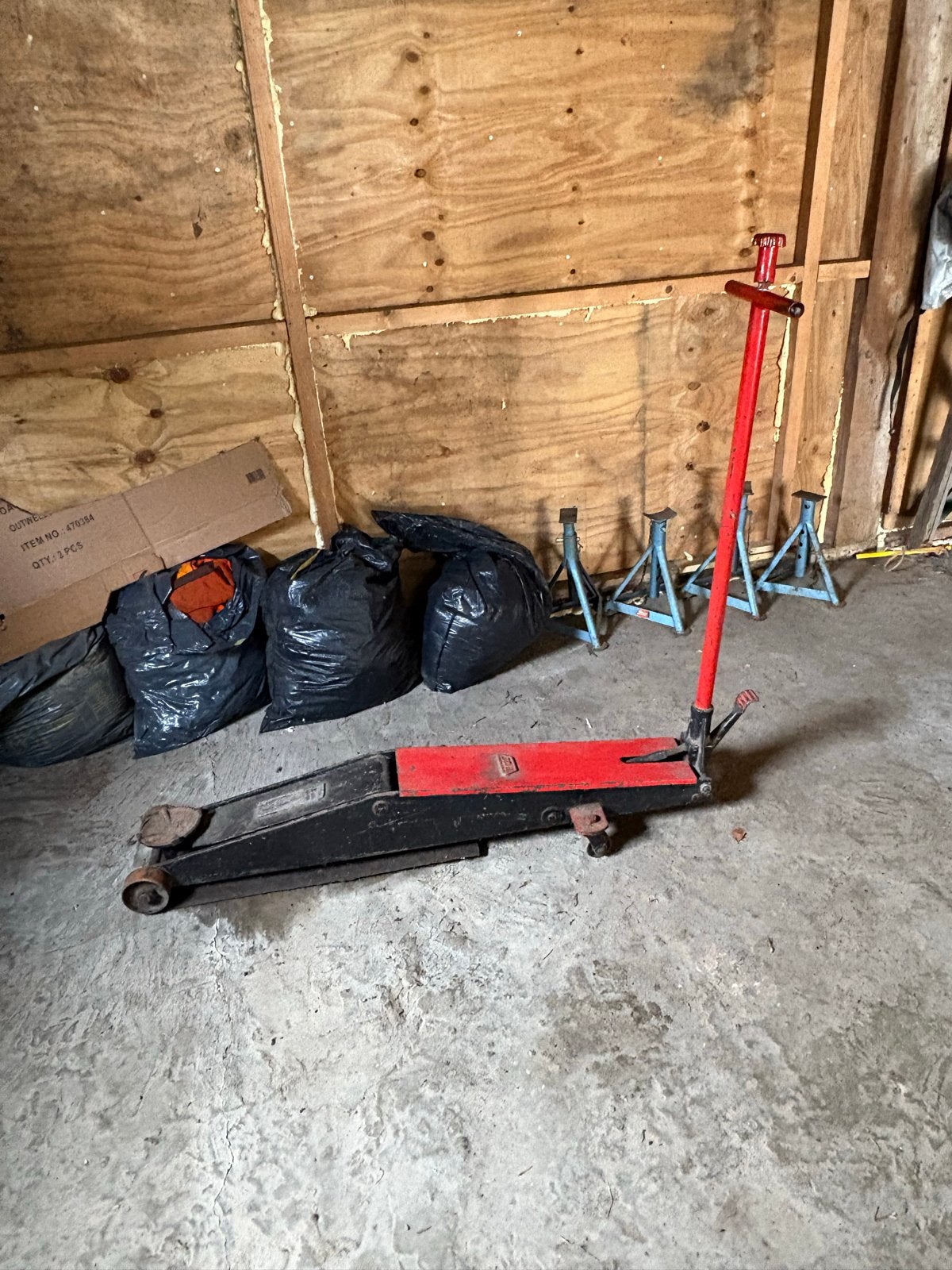 Grote, stabiele garagekrik met hoge hefhoogte lekt olie, Ophalen, Gebruikt, Hydraulisch, Garagekrik