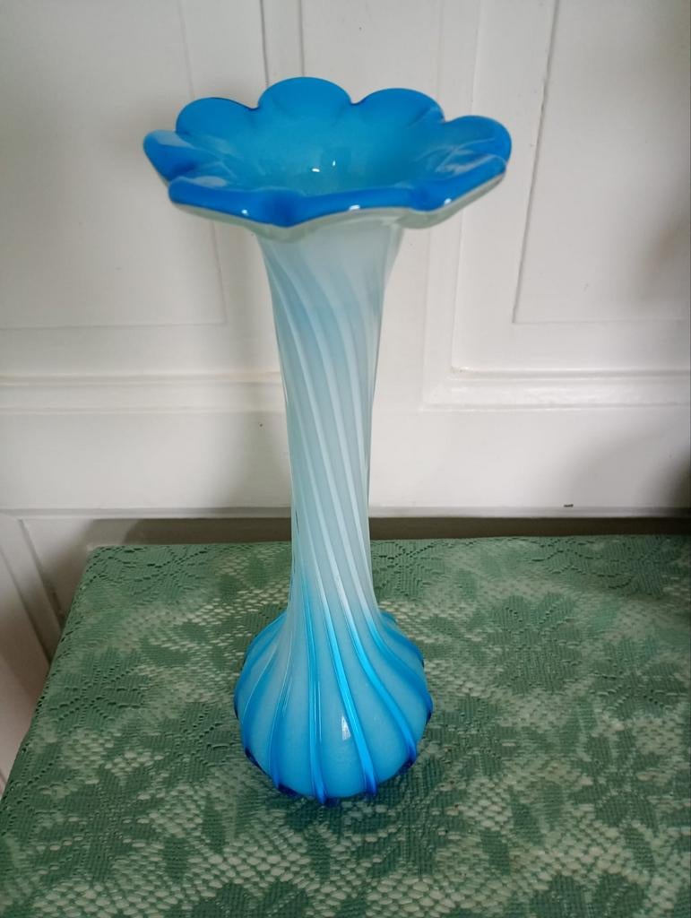 Vintage tulp vazen, blauw en wit glas, Ophalen of Verzenden
