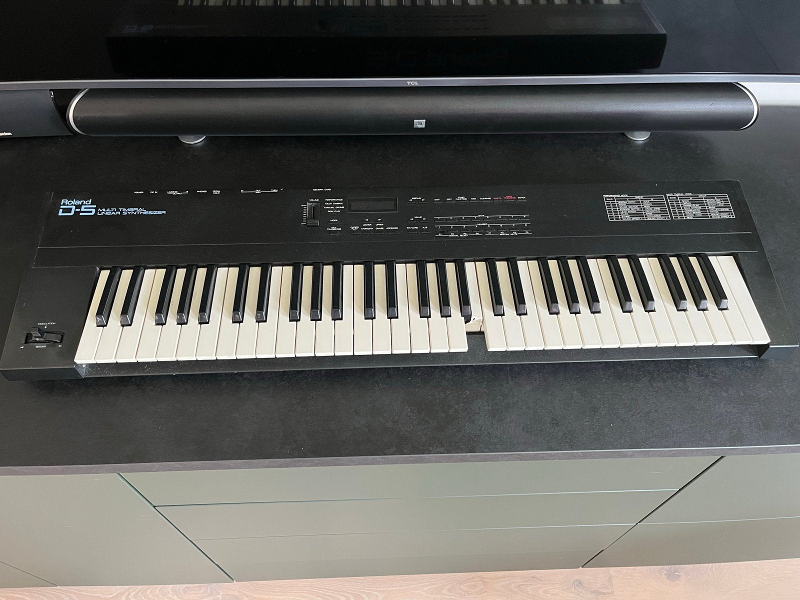 Roland D-5 Synthesizer - Opknapper/Hobbyproject, Ophalen, Roland, Met midi-aansluiting, 61 toetsen