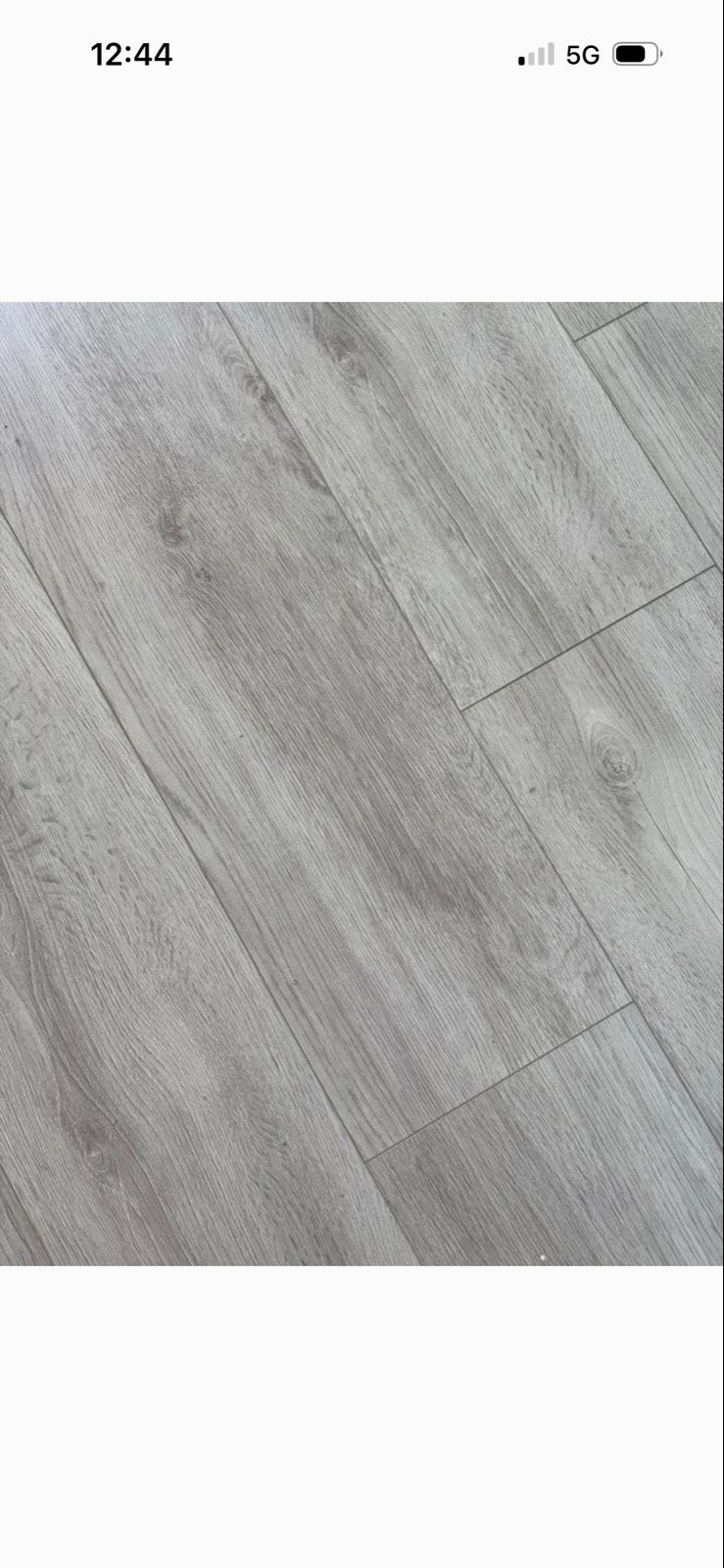 Lichtgrijze laminaatvloer, Ophalen, 50 tot 150 cm, Zo goed als nieuw, 10 m² of meer