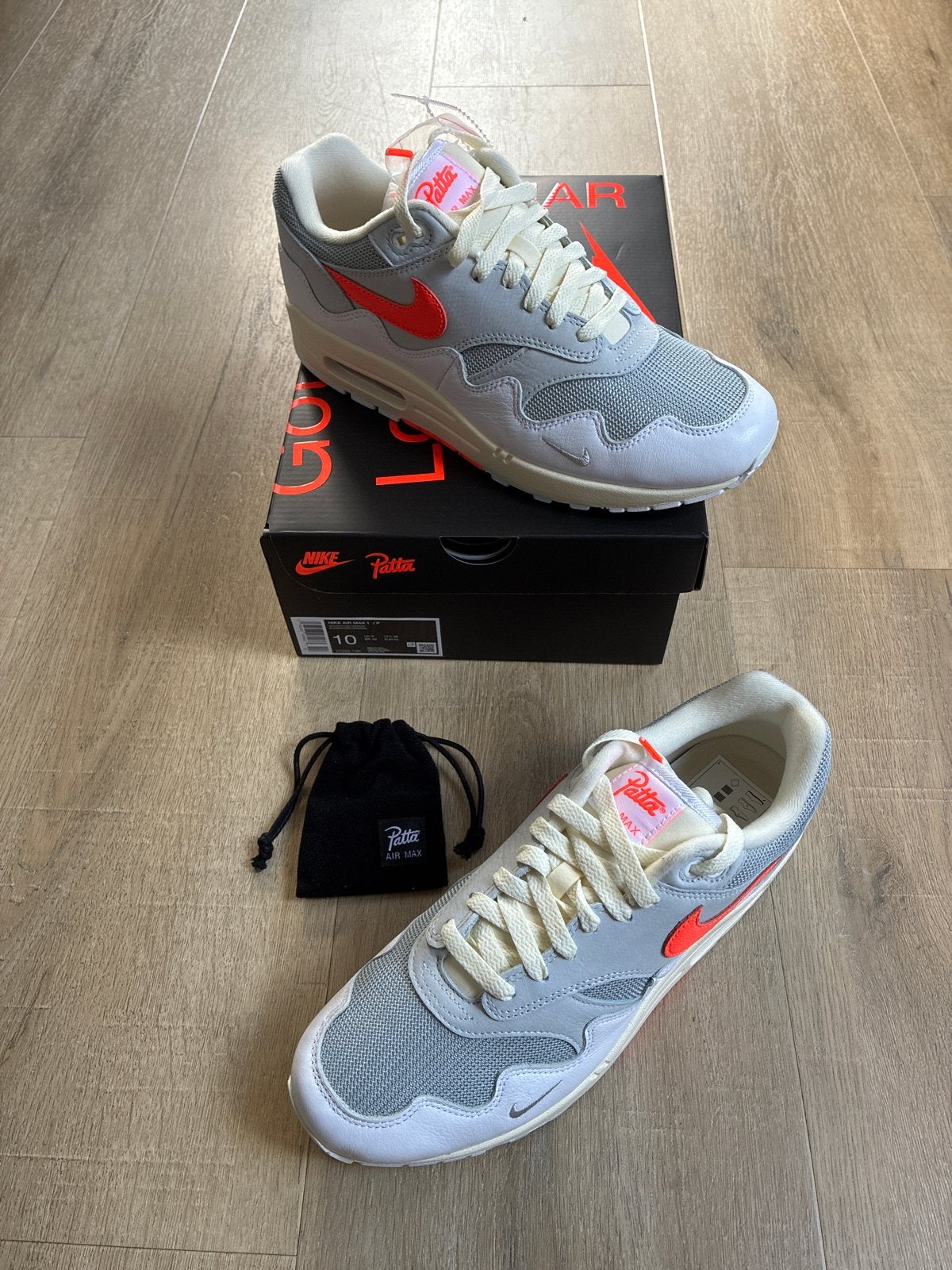 Patta x Nike Air Max 1 White Hyper Crimson - Diverse maten, Ophalen of Verzenden, Nieuw, Wit, Sneakers of Gympen