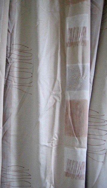 /2 BEIGE/LICHTBRUINE GORDIJNEN MET MOOIE LICHTE DECORATIE ,V, Overgordijn, Bruin, Zo goed als nieuw, Plooiafwerking