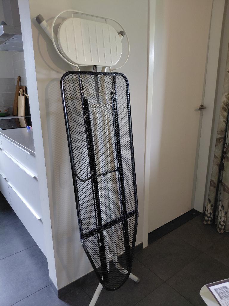 Brabantia strijkplank B met houder voor stroomstrijkijzer, Ophalen, Gebruikt