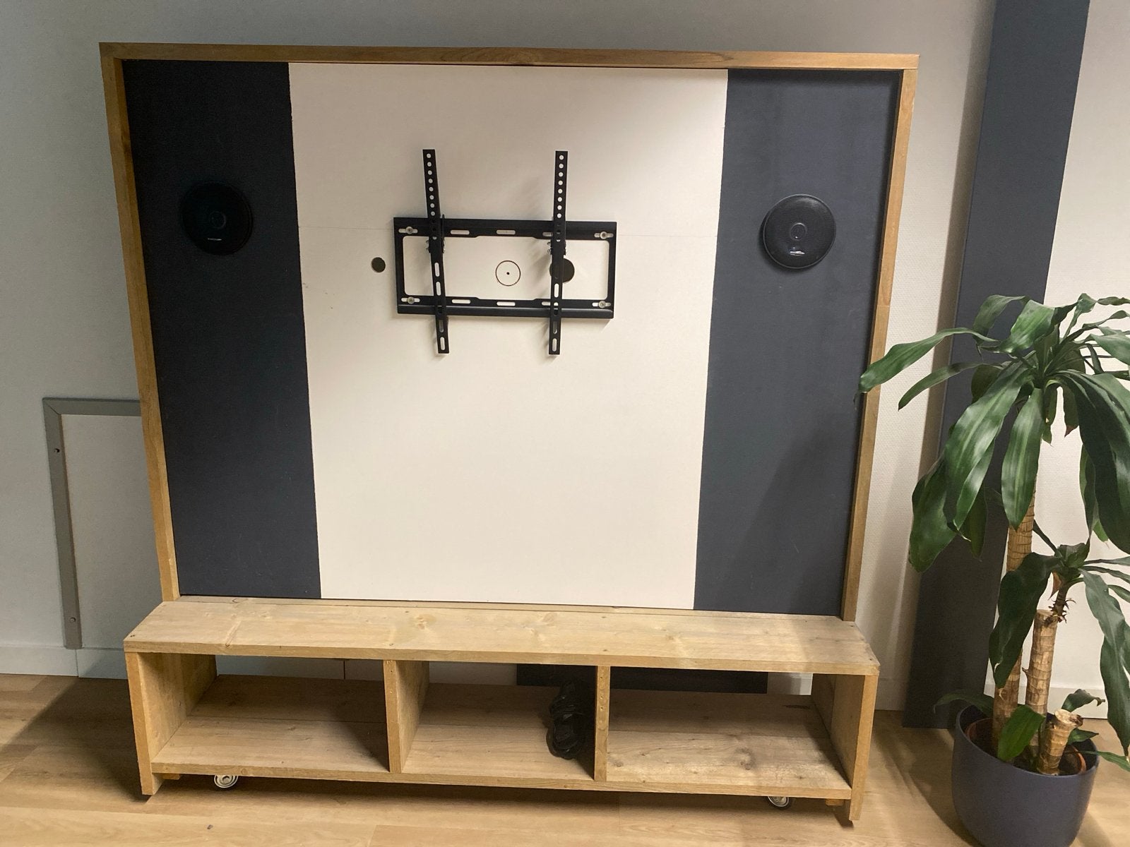 Houten TV-meubel met beugel en opbergruimte, Ophalen, Gebruikt, 150 tot 200 cm, 25 tot 50 cm
