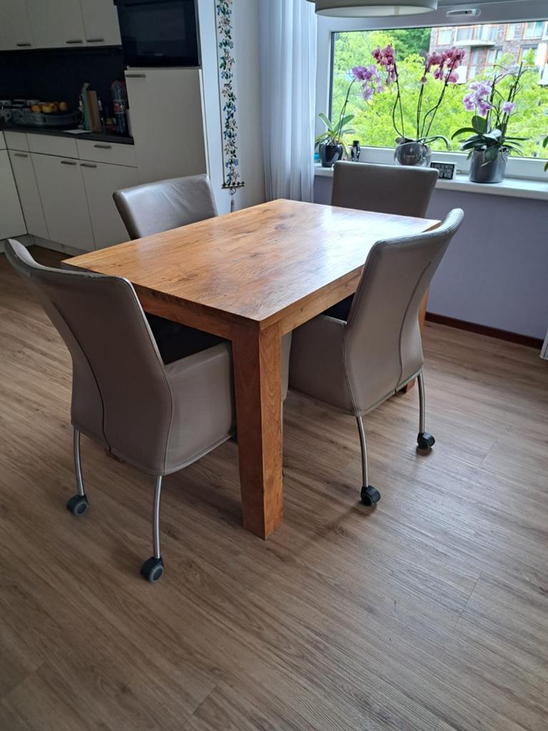 Eettafel met 4 stoelen - Massief hout en leer, Ophalen, Overige materialen, 50 tot 100 cm, Zo goed als nieuw