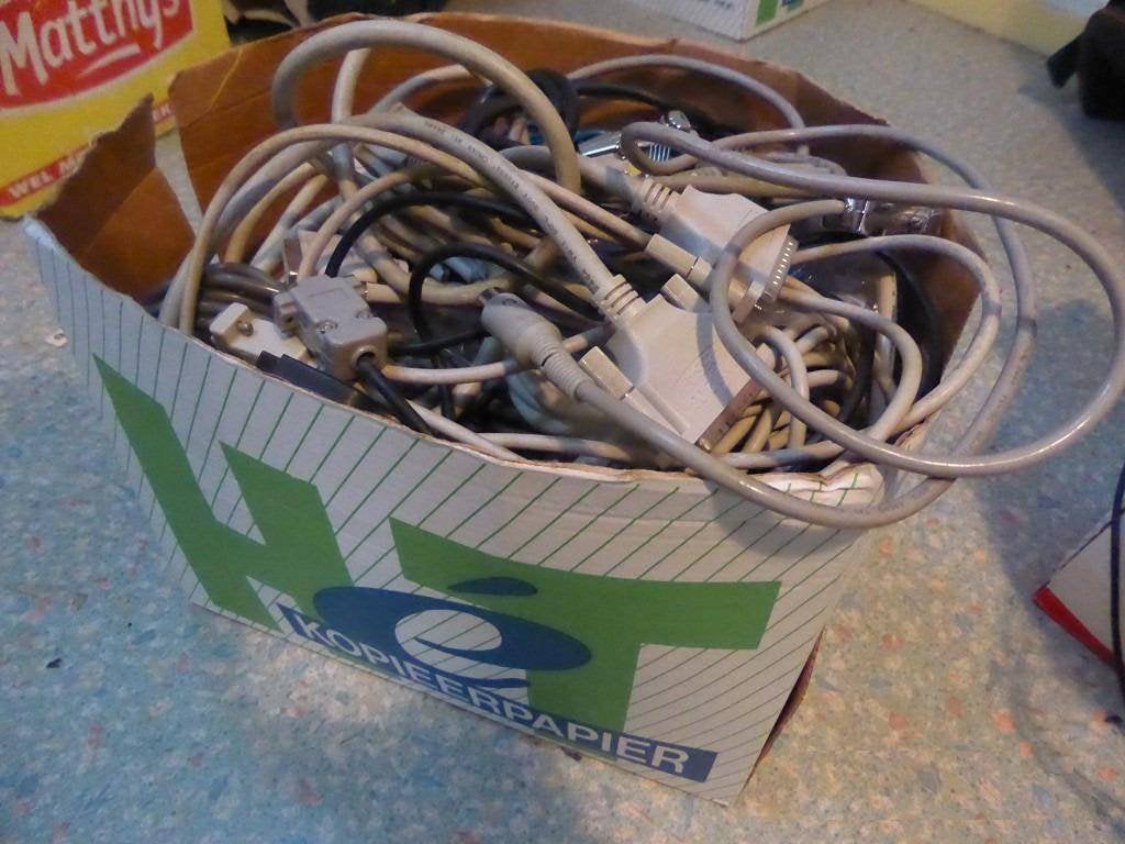 Een grote doos met heel veel RS232 / serieel kabels, Ophalen of Verzenden, Zo goed als nieuw
