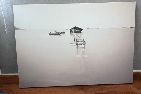 Foto 3 van Prachtige Zwart-Wit Canvas Print - Huisje aan het Water