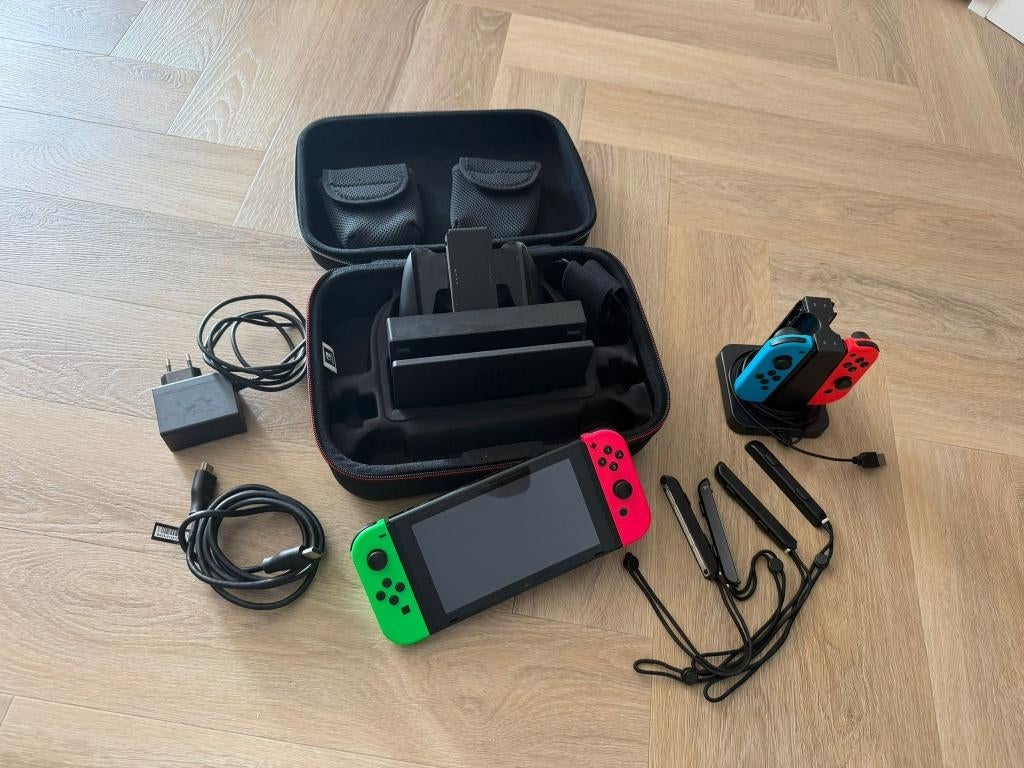 Nintendo Switch (4 Joy-Con Controllers), Spelcomputers en Games, Spelcomputers | Nintendo Switch, Ophalen, Gebruikt, Met 3 controllers of meer