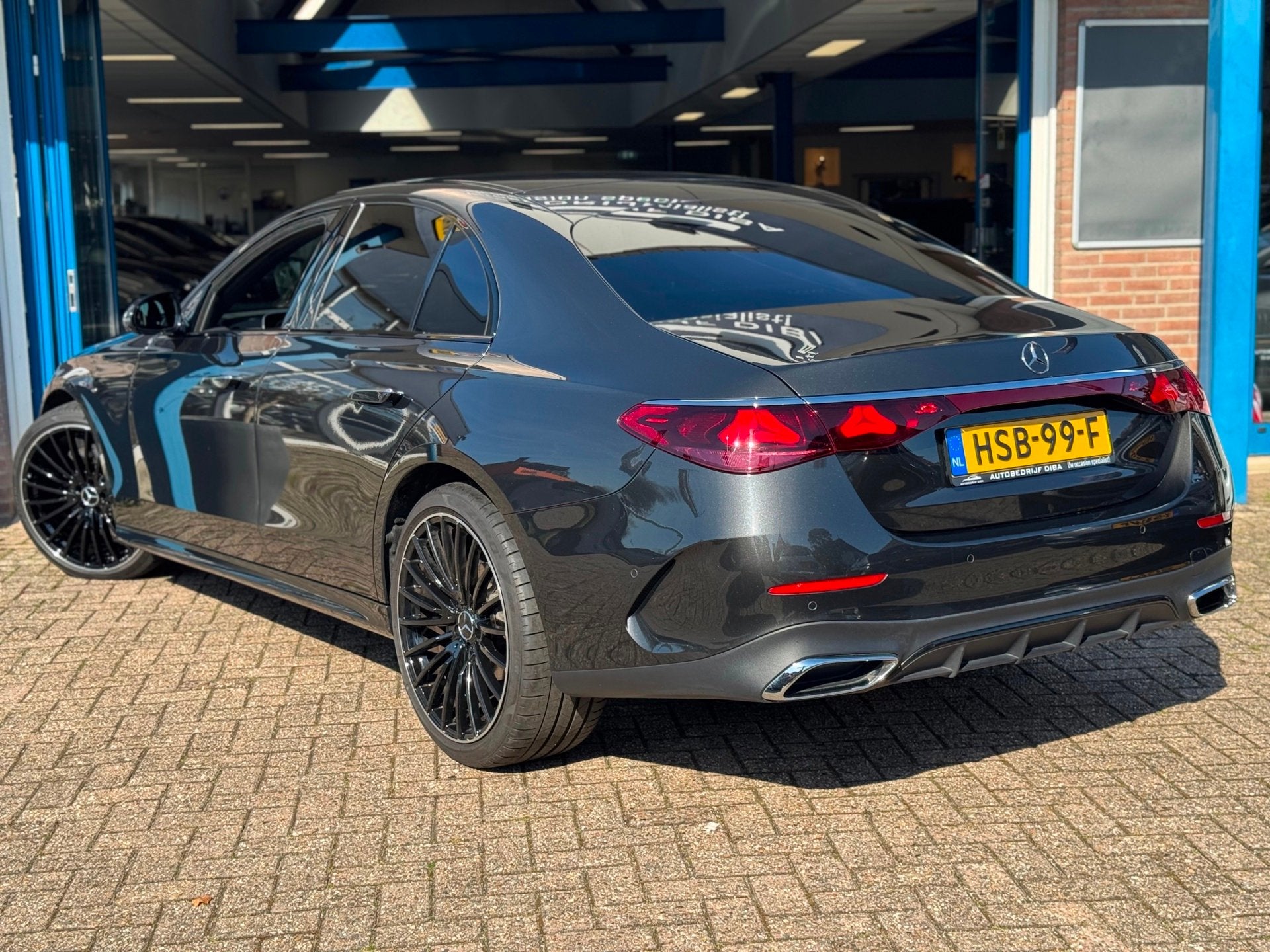 Mercedes-Benz E 200 AMG Line Hyperscreen 360 Camera 21 inch, Auto's, Automaat, Dealer onderhouden, Gebruikt, 4 cilinders