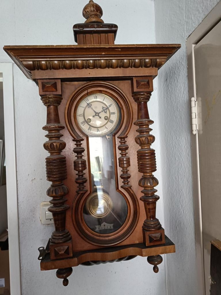 Antieke houten wandklok met slinger, Antiek en Kunst, Antiek | Klokken, Ophalen of Verzenden