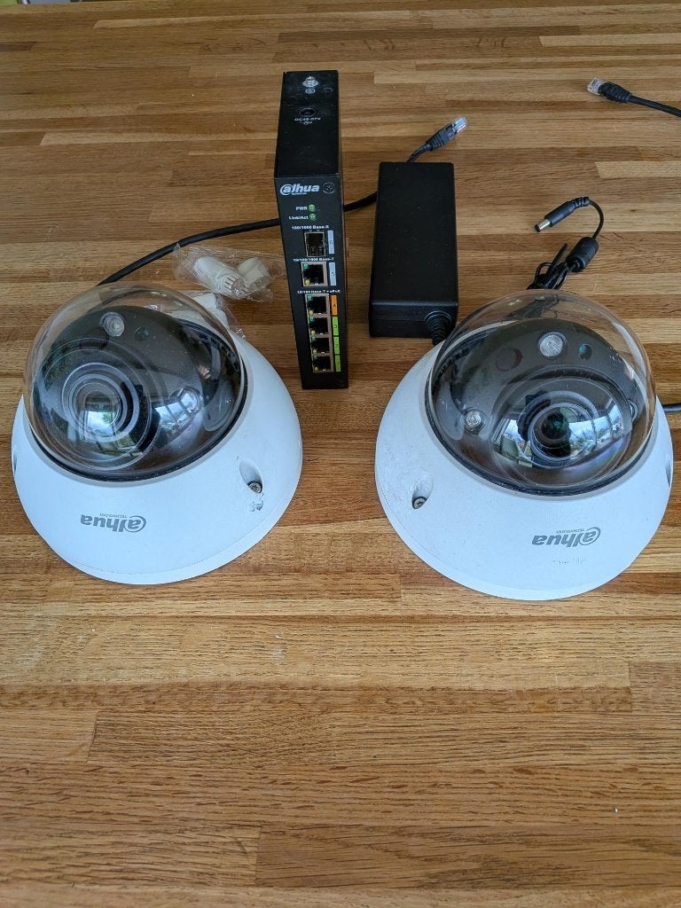 2 maal Dahua HD camera en Dahua PoE switch, Ophalen of Verzenden, Gebruikt