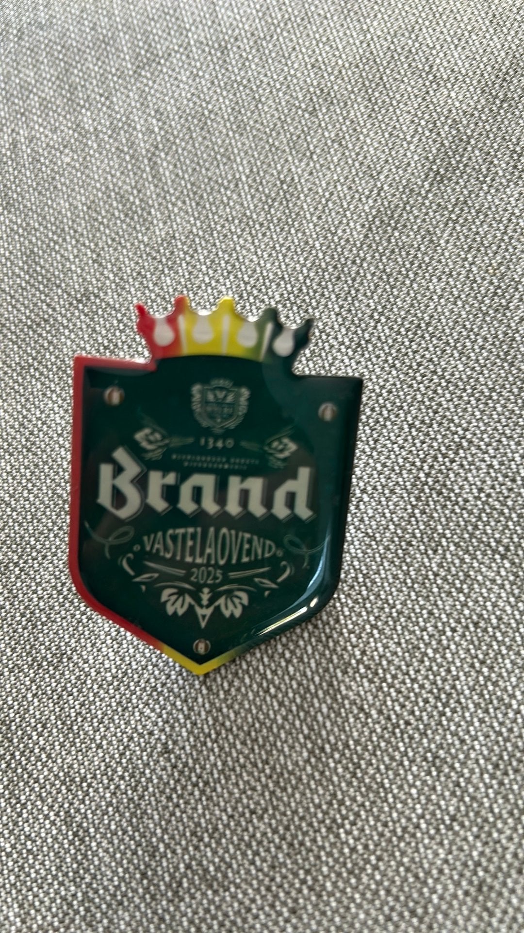 Brand bier pin, Ophalen of Verzenden, Zo goed als nieuw, Sport, Speldje of Pin