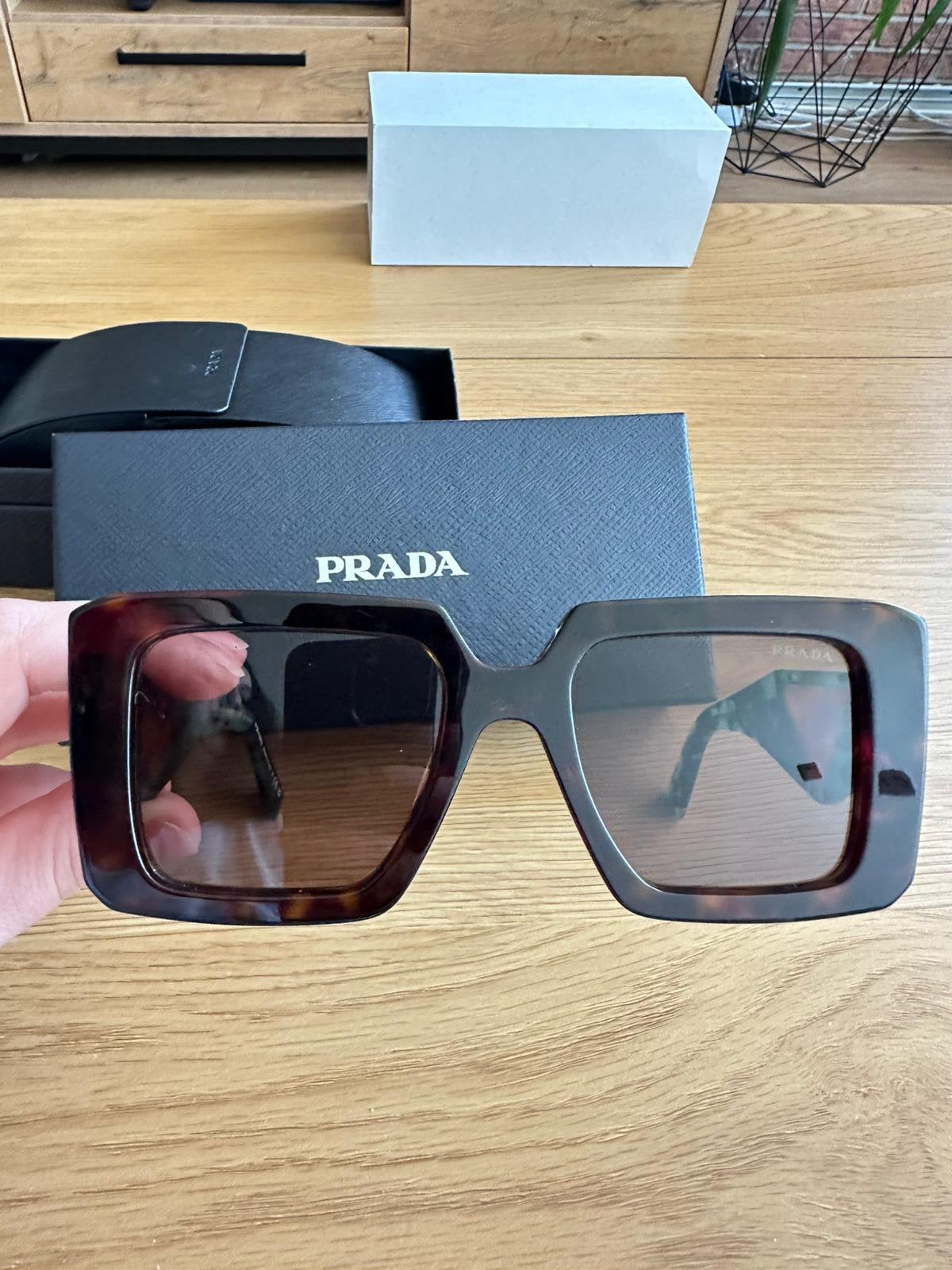 Prada sunglasses, Ophalen of Verzenden, Zo goed als nieuw, Zwart, Prada