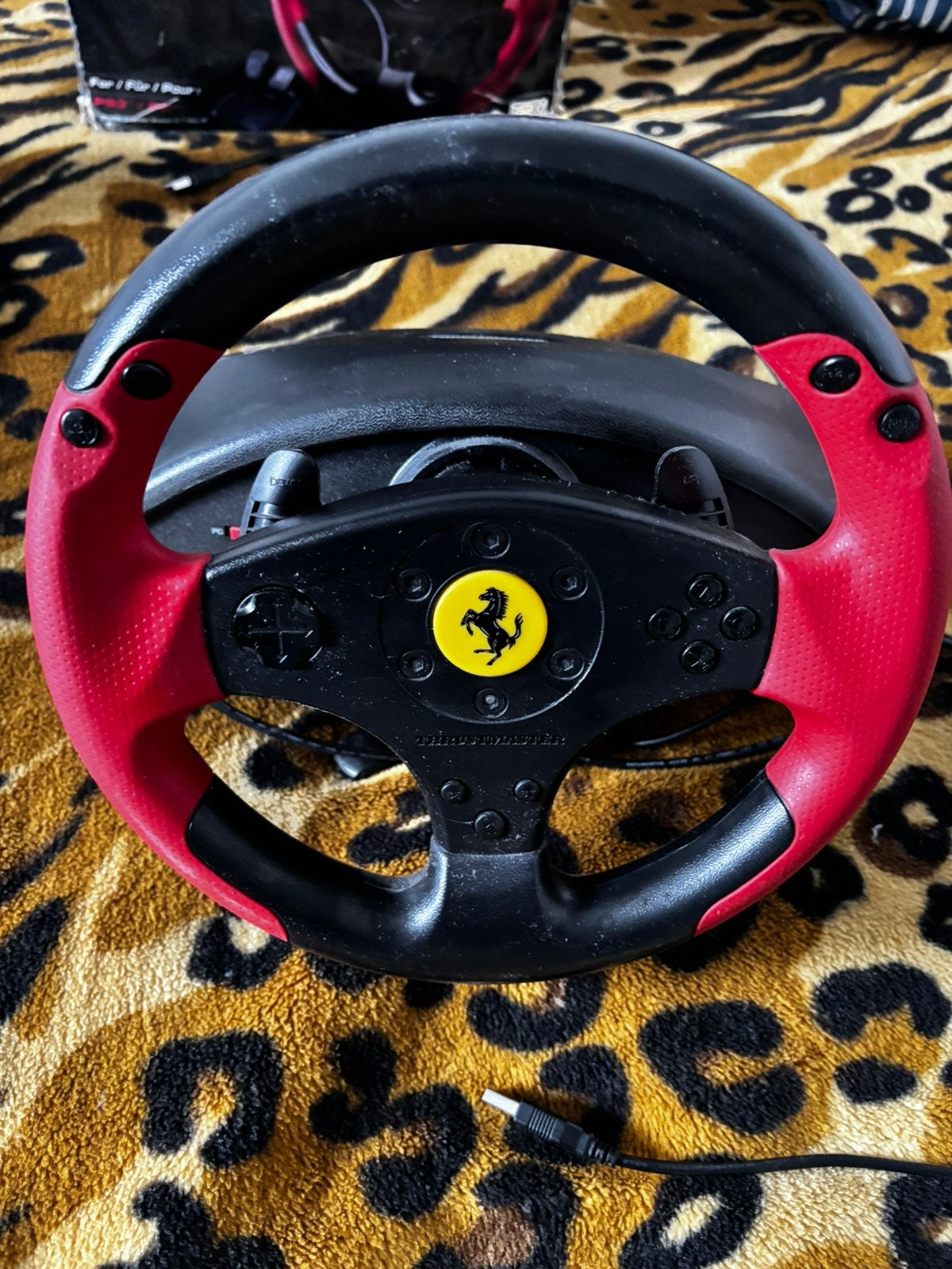 Thrustmaster Ferrari Racing Wheel Red Legend Edition, Spelcomputers en Games, Spelcomputers | Overige Accessoires, Gebruikt, Racestuur