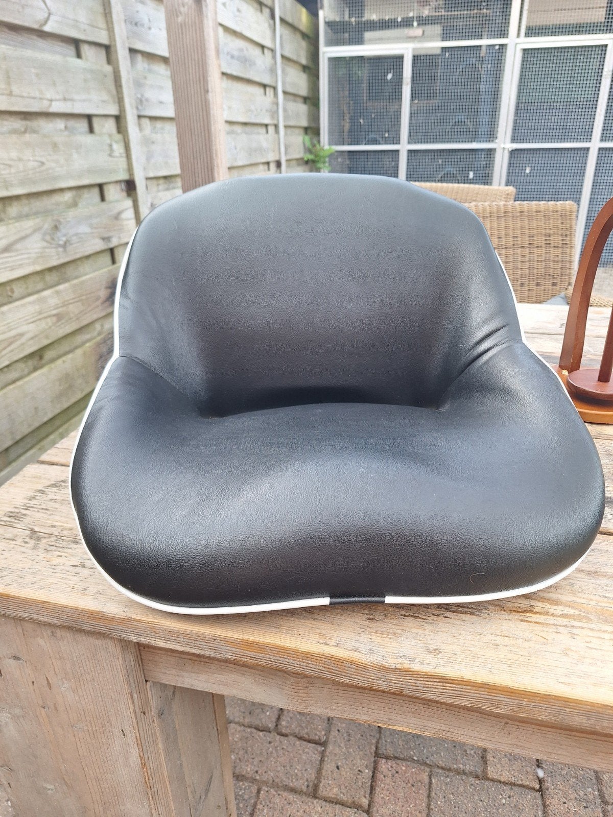 Zwart zadel met witte bies voor trekker 47 x30, Ophalen, Zo goed als nieuw, Overige merken