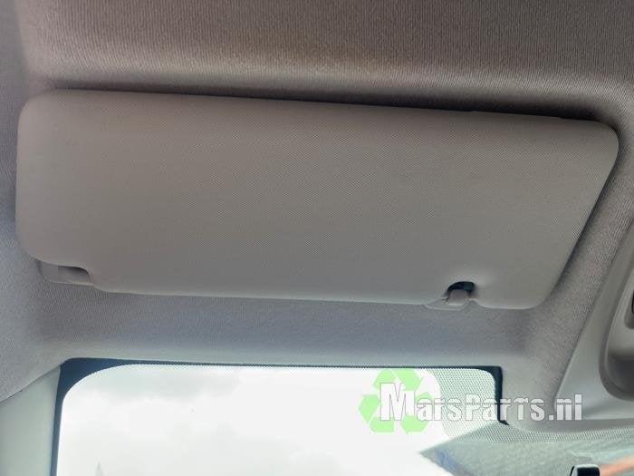 Zonneklep van een Renault Clio