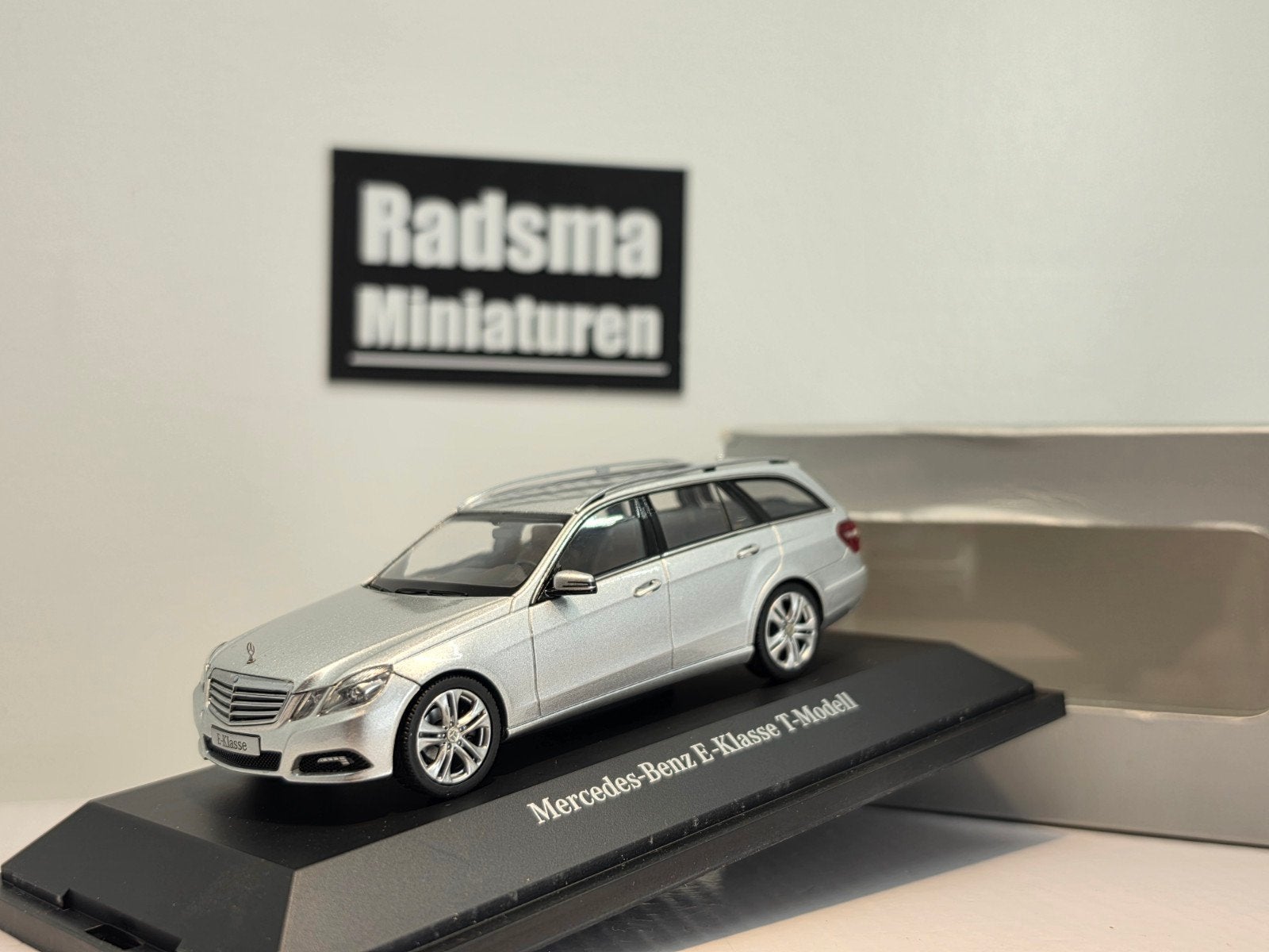 Mercedes-Benz E-Klasse Combi S212 - irdiumsilber 1:43 Schuco, Hobby en Vrije tijd, Modelauto's | 1:43, Auto, Ophalen of Verzenden