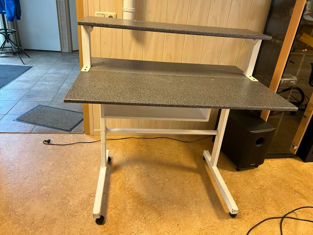 Computertafel met stoel ( gratis ), Ophalen of Verzenden, Gebruikt