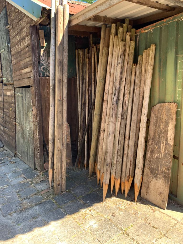 Dikke en dunne palen 240cm € 3,50- 7,50 p.p, Ophalen of Verzenden, Gebruikt