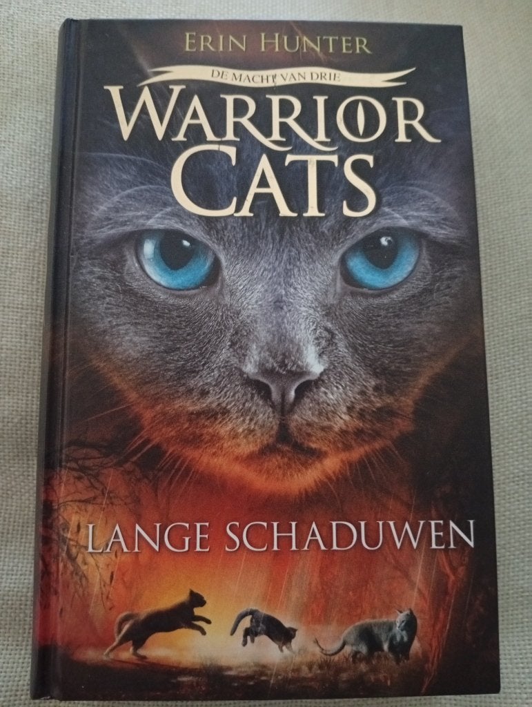 Warrior Cats Lange schaduwen - serie 3 deel 5 - Erin Hunter, Boeken, Ophalen of Verzenden, Zo goed als nieuw, Erin Hunter